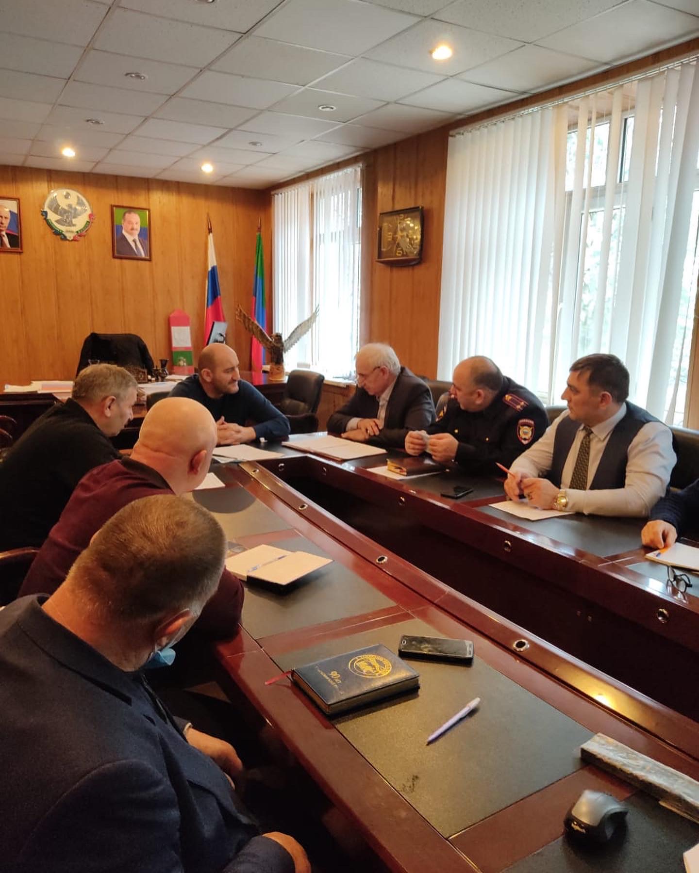Меры обеспечения общественной безопасности в период праздников обсудили в Тляратинском районе